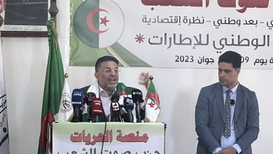 صورة لقاء وطني لحزب صوت الشعب الجزائري.
