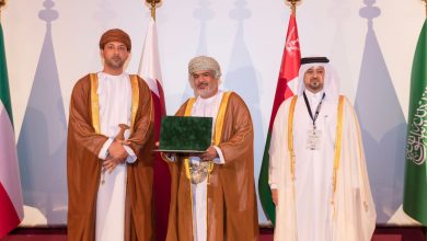 صورة الرئيس التنفيذي لمتاحف قطر  يكرم بيت الغشام العماني