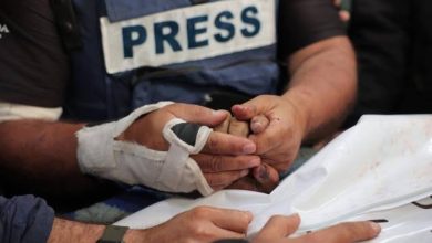 صورة غزة تنزف: خمسة صحفيين يرتقون