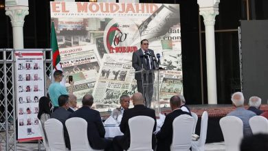 صورة وزير الاتصال يُشيد بدور الصحافة الوطنية في صون ذاكرة الشهداء