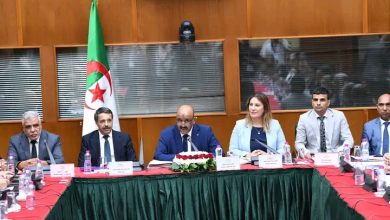 صورة وزير المالية يعرض الخطوط العريضة لمشروع قانون المالية 2026 أمام نواب لجنة المالية والميزانية
