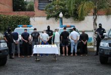 صورة مداهمات أمنية تُسقط ثمانية مسبوقين قضائيًا