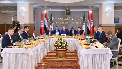 صورة الجزائر تحتضن اجتماعًا ثلاثيًا حول ليبيا
