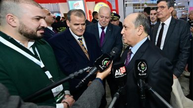 صورة الوزير الأول يزور معرض الإنتاج الجزائري